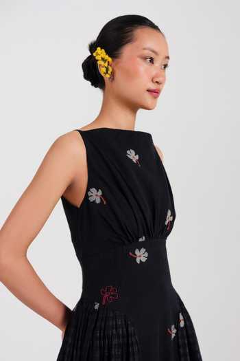 Jodi_Black Boat Neck Leap Jamdani Panelled Dress _Online_at_Aza_Fashions