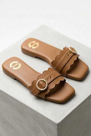 Modanta Footwear Tan Scallop Sliders 