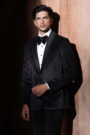 Buy_Varoin Marwah_Black Velvet The Dark Radiance Tuxedo 