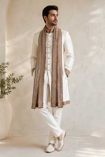 Varoin Marwah White Embroidered Sherwani Set 