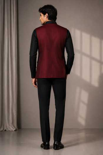 Varoin Marwah Maroon Velvet Lion Motif Bundi 