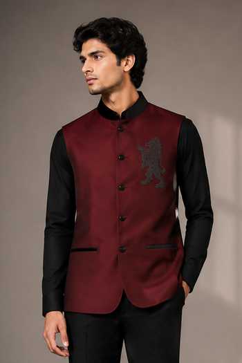 Varoin Marwah Maroon Velvet Lion Motif Bundi 