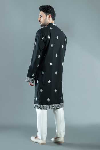 Varoin Marwah Silver Mosaic Embroidered Kurta Set 