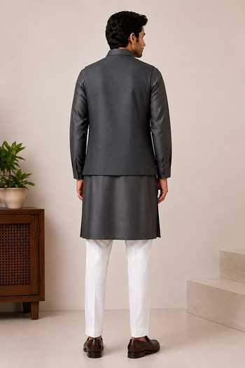 Varoin Marwah Floral Embroidered Bundi & Kurta Set 