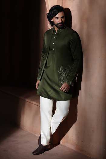 Varoin Marwah The Wild Wine Embroidered Bundi & Kurta Set 