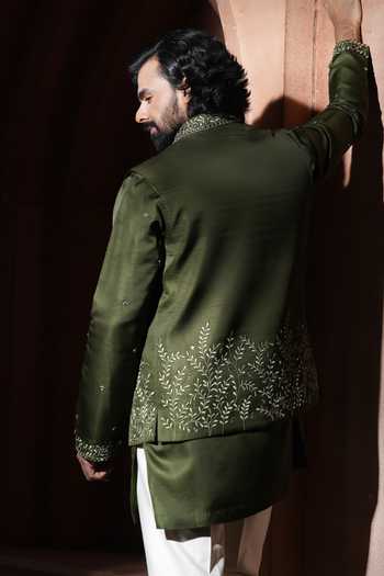 Varoin Marwah The Wild Wine Embroidered Bundi & Kurta Set 