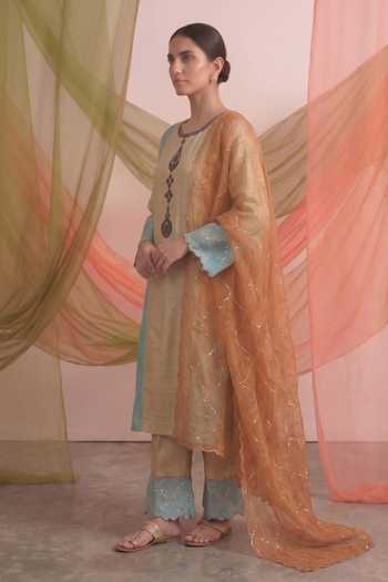 Neelu And Manvi Round Neck Kurta Pant Set 