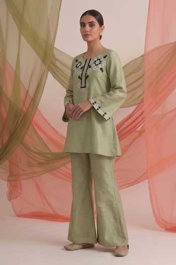 Neelu And Manvi Silk Kurta & Pant Set 