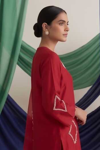 Neelu And Manvi Red Organza, Georgette, Satin Round Neck Embroidered Kurta Pant Set Online at Aza Fashions Neelu And Manvi_Red Organza, Georgette, Satin Round Neck Embroidered Kurta Pant Set _Online_at_Aza_Fashions