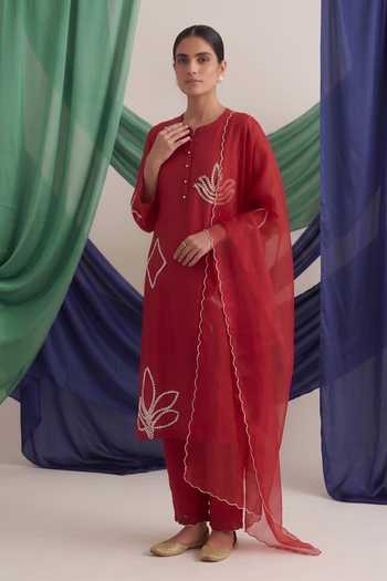 Neelu And Manvi Embroidered Kurta Pant Set 