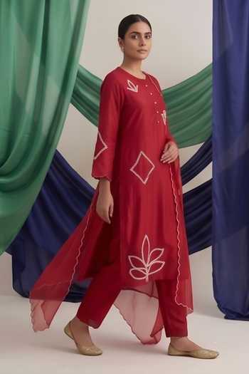 Neelu And Manvi Red Organza, Georgette, Satin Round Neck Embroidered Kurta Pant Set at Aza Fashions Neelu And Manvi_Red Organza, Georgette, Satin Round Neck Embroidered Kurta Pant Set _at_Aza_Fashions