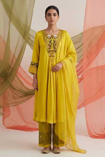Neelu And Manvi Embroidered Kurta Pant Set 