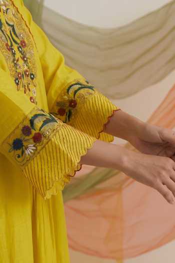 Neelu And Manvi Yellow Organza, Georgette, Satin Round Neck Embroidered Kurta Pant Set at Aza Fashions Neelu And Manvi_Yellow Organza, Georgette, Satin Round Neck Embroidered Kurta Pant Set _at_Aza_Fashions