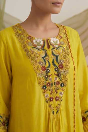 Shop Neelu And Manvi Yellow Organza, Georgette, Satin Round Neck Embroidered Kurta Pant Set Shop_Neelu And Manvi_Yellow Organza, Georgette, Satin Round Neck Embroidered Kurta Pant Set