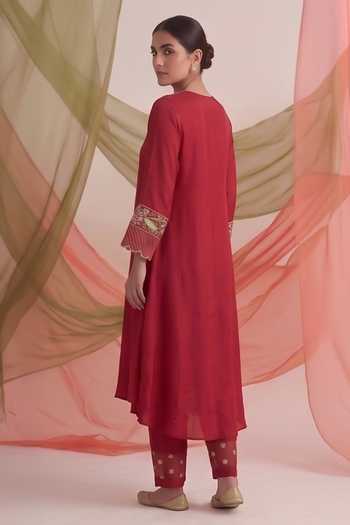 Neelu And Manvi Embroidered Neck Kurta Pant Set 