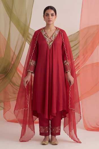 Neelu And Manvi Embroidered Neck Kurta Pant Set 
