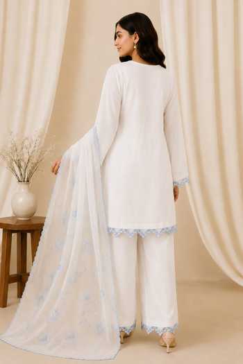 Neelu And Manvi V Neck Kurta Set 