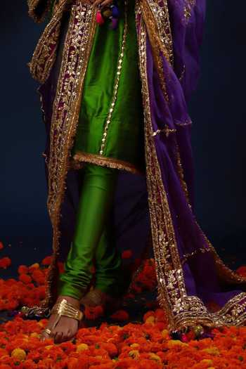 Preeti S Kapoor_Green , Organza V-neck Embroidered Kurta Set _Online_at_Aza_Fashions