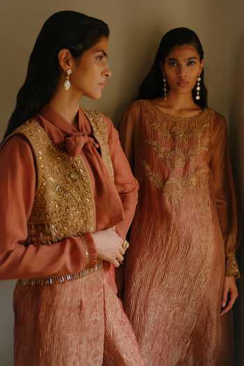 Alam By Tulsi Patel_Maroon Silk, Cotton, Tissue Round Naina Placement Embroidered Kurta And Pant Set _at_Aza_Fashions