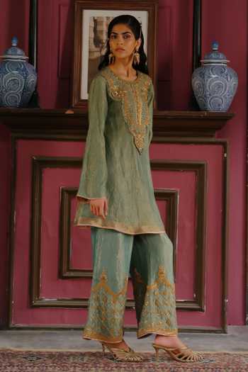 Alam By Tulsi Patel_Blue Tissue Round Neck, Yes Kesari Embroidered Kurta Set _Online_at_Aza_Fashions