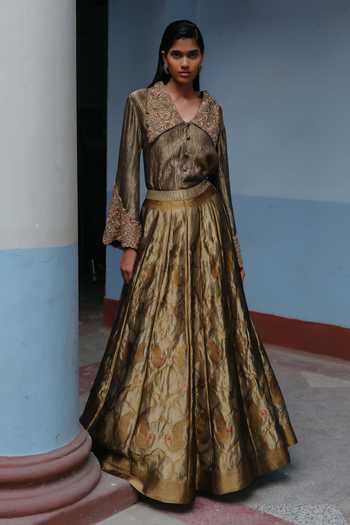 Alam By Tulsi Patel Gold Silk, Tissue Kalyani Handwoven Lehenga Online at Aza Fashions Alam By Tulsi Patel_Gold Silk, Tissue Kalyani Handwoven Lehenga _Online_at_Aza_Fashions