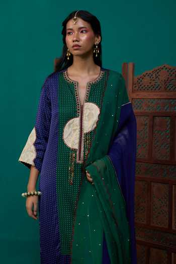 Buy Neitri Green Silk Split V-neck Girija Bandhani Print Kurta And Pant Set Online at Aza Fashions Buy_Neitri_Green Silk Split V-neck Girija Bandhani Print Kurta And Pant Set _Online_at_Aza_Fashions