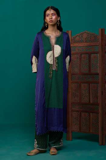 Buy Neitri Green Silk Split V-neck Girija Bandhani Print Kurta And Pant Set Buy_Neitri_Green Silk Split V-neck Girija Bandhani Print Kurta And Pant Set