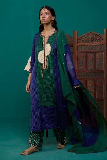 Shop Neitri Green Silk Split V-neck Girija Bandhani Print Kurta And Pant Set Shop_Neitri_Green Silk Split V-neck Girija Bandhani Print Kurta And Pant Set