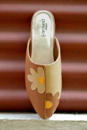 Around Always Bud Color Block Pointed Mules
