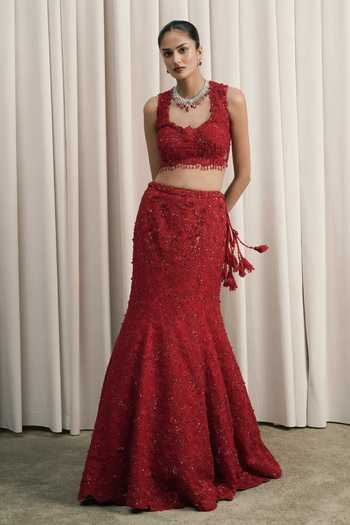 Istya_Red Net, Chantilly, Lace Sweetheart Neck Embroidered Blouse Lehenga Set _Online_at_Aza_Fashions
