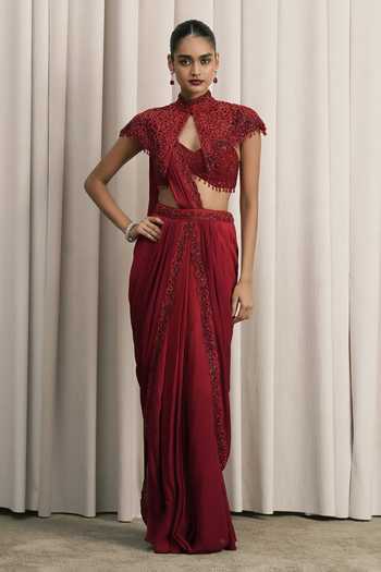 Istya Shaded Pre-Draped Saree Set With Cape 