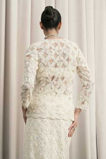 Buy_Istya_Ivory Net V-, Sweetheart Embroidered Jacket Skirt Set _Online_at_Aza_Fashions