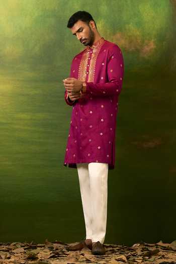 Shop Arihant Rai Sinha Magenta Silk, Jacquard Geometric Pattern Kurta Set Online at Aza Fashions Shop_Arihant Rai Sinha_Magenta Silk, Jacquard Geometric Pattern Kurta Set _Online_at_Aza_Fashions