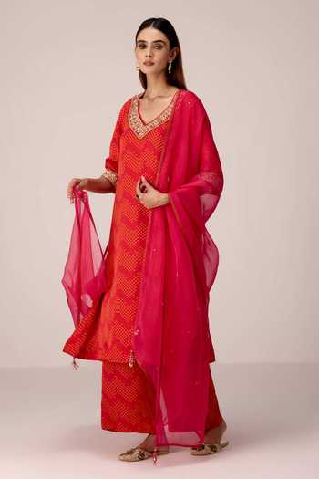 Shyam Narayan Prasad Maroon Satin, Modal V-neck, Yes Bandhani Print Kurta Set Online at Aza Fashions Shyam Narayan Prasad_Maroon Satin, Modal V-neck, Yes Bandhani Print Kurta Set _Online_at_Aza_Fashions