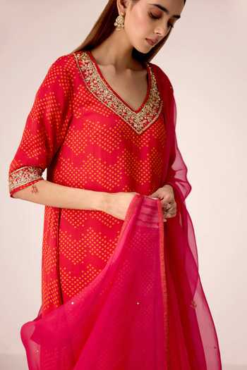 Shyam Narayan Prasad Maroon Satin, Modal V-neck, Yes Bandhani Print Kurta Set at Aza Fashions Shyam Narayan Prasad_Maroon Satin, Modal V-neck, Yes Bandhani Print Kurta Set _at_Aza_Fashions