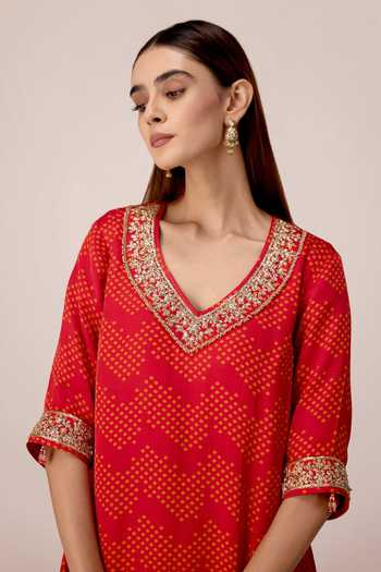 Buy Shyam Narayan Prasad Maroon Satin, Modal V-neck, Yes Bandhani Print Kurta Set Buy_Shyam Narayan Prasad_Maroon Satin, Modal V-neck, Yes Bandhani Print Kurta Set