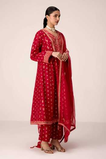 Buy Shyam Narayan Prasad Maroon , Brocade, Organza V-neck Dori Embroidered Kurta Set Online at Aza Fashions Buy_Shyam Narayan Prasad_Maroon , Brocade, Organza V-neck Dori Embroidered Kurta Set _Online_at_Aza_Fashions