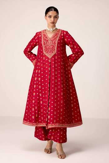 Shop Shyam Narayan Prasad Maroon , Brocade, Organza V-neck Dori Embroidered Kurta Set Shop_Shyam Narayan Prasad_Maroon , Brocade, Organza V-neck Dori Embroidered Kurta Set