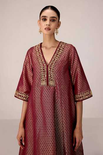 Buy Shyam Narayan Prasad Wine Organza, Brocade V-neck Zardozi Embroidered Kurta Set Buy_Shyam Narayan Prasad_Wine Organza, Brocade V-neck Zardozi Embroidered Kurta Set