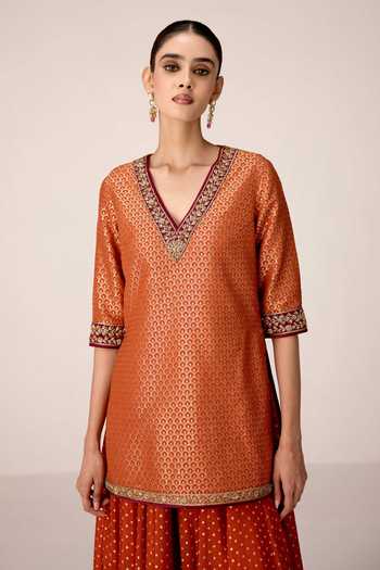Buy Shyam Narayan Prasad Orange Silk, Brocade, Chinon, Organza V-neck Zardozi Embroidered Kurta Set Buy_Shyam Narayan Prasad_Orange Silk, Brocade, Chinon, Organza V-neck Zardozi Embroidered Kurta Set