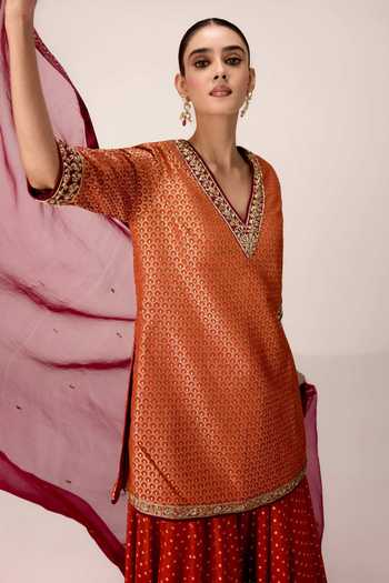 Shop Shyam Narayan Prasad Orange Silk, Brocade, Chinon, Organza V-neck Zardozi Embroidered Kurta Set Shop_Shyam Narayan Prasad_Orange Silk, Brocade, Chinon, Organza V-neck Zardozi Embroidered Kurta Set