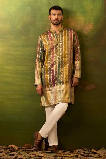 Arihant Rai Sinha Stripe Pattern Kurta Set 