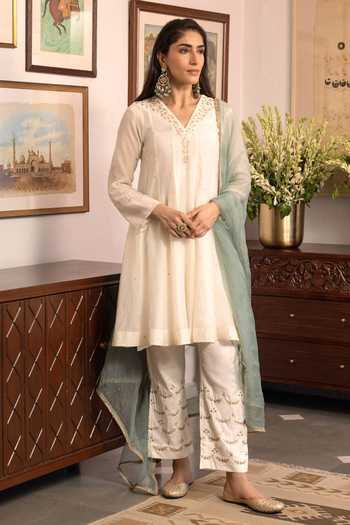 Trendy Tokari Silk Chanderi Embroidered Kurta Set 