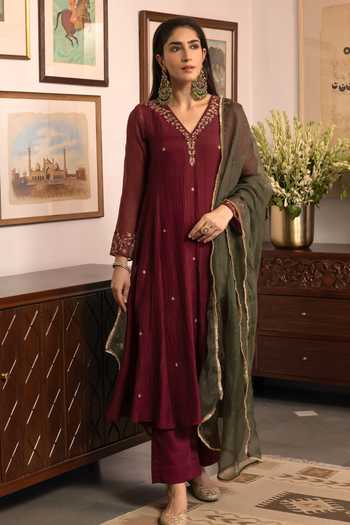 Trendy Tokari Hand Embroidered Kurta Pant Set 