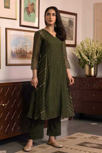 Shop_Trendy Tokari_Green Silk, Chanderi, Cotton, Organza V-neck, Yes Hand Embroidered Kurta Set _Online_at_Aza_Fashions