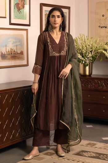 Trendy Tokari Zari Hand Embroidered Kurta Set 