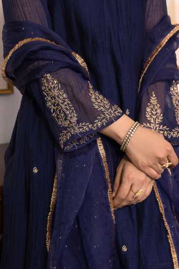 Trendy Tokari Blue Silk, Chanderi, Cotton, Organza V-neck, Yes Hand Embroidered Kurta Set Online at Aza Fashions Trendy Tokari_Blue Silk, Chanderi, Cotton, Organza V-neck, Yes Hand Embroidered Kurta Set _Online_at_Aza_Fashions