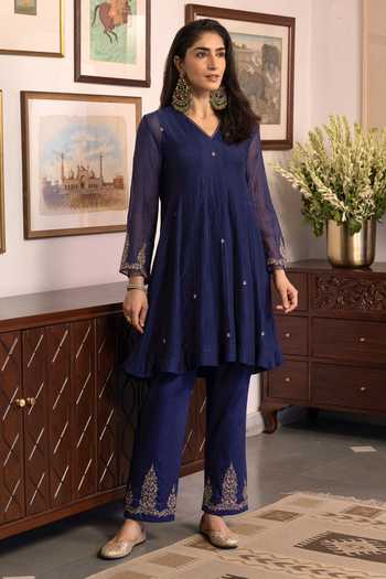 Trendy Tokari Blue Silk, Chanderi, Cotton, Organza V-neck, Yes Hand Embroidered Kurta Set at Aza Fashions Trendy Tokari_Blue Silk, Chanderi, Cotton, Organza V-neck, Yes Hand Embroidered Kurta Set _at_Aza_Fashions