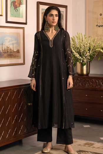 Trendy Tokari Embroidered Kurta Set 