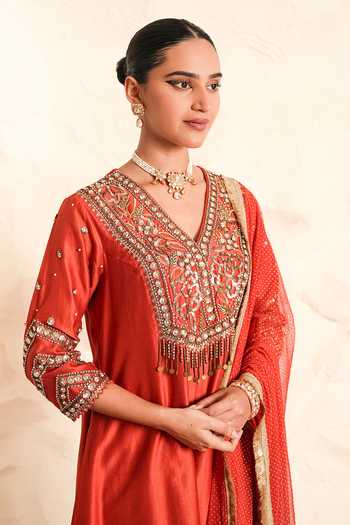Nidhika Shekhar Orange Chanderi, Shantoon V-neck, Yes Gulistan Embroidered Kurta Set Online at Aza Fashions Nidhika Shekhar_Orange Chanderi, Shantoon V-neck, Yes Gulistan Embroidered Kurta Set _Online_at_Aza_Fashions